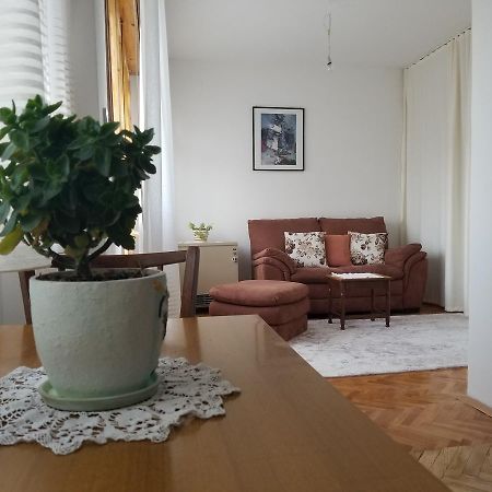 Super Central & Panoramic - Leo'S Apartment Prishtine Bagian luar foto
