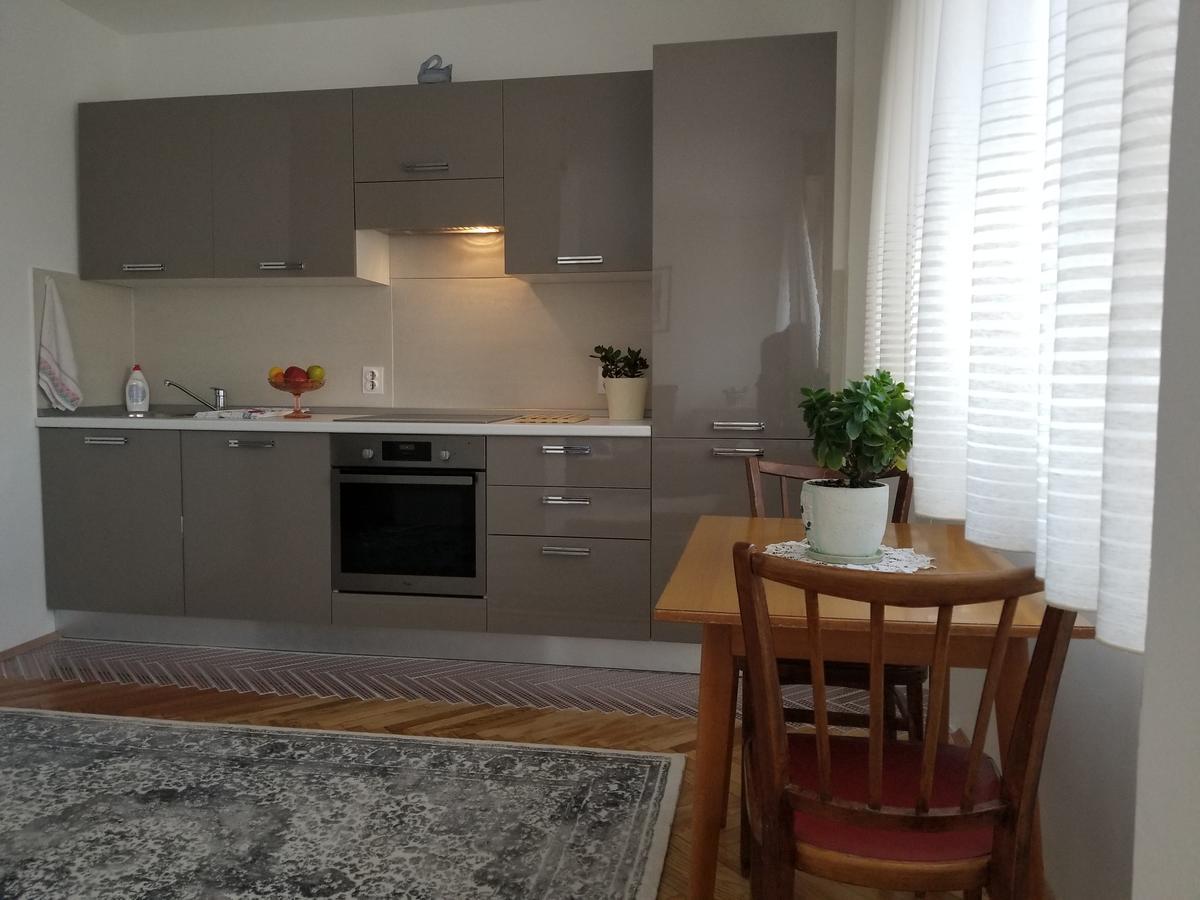 Super Central & Panoramic - Leo'S Apartment Prishtine Bagian luar foto