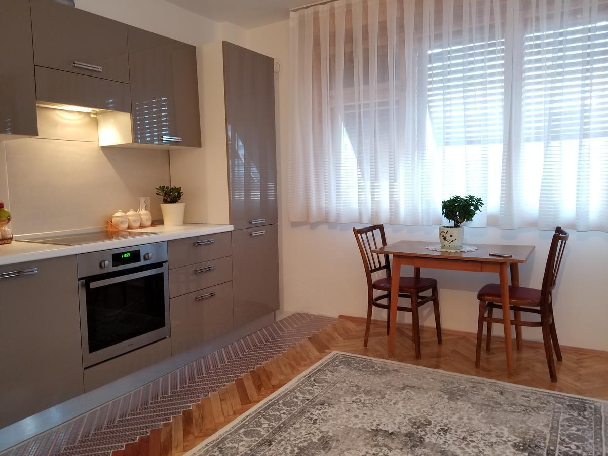 Super Central & Panoramic - Leo'S Apartment Prishtine Bagian luar foto