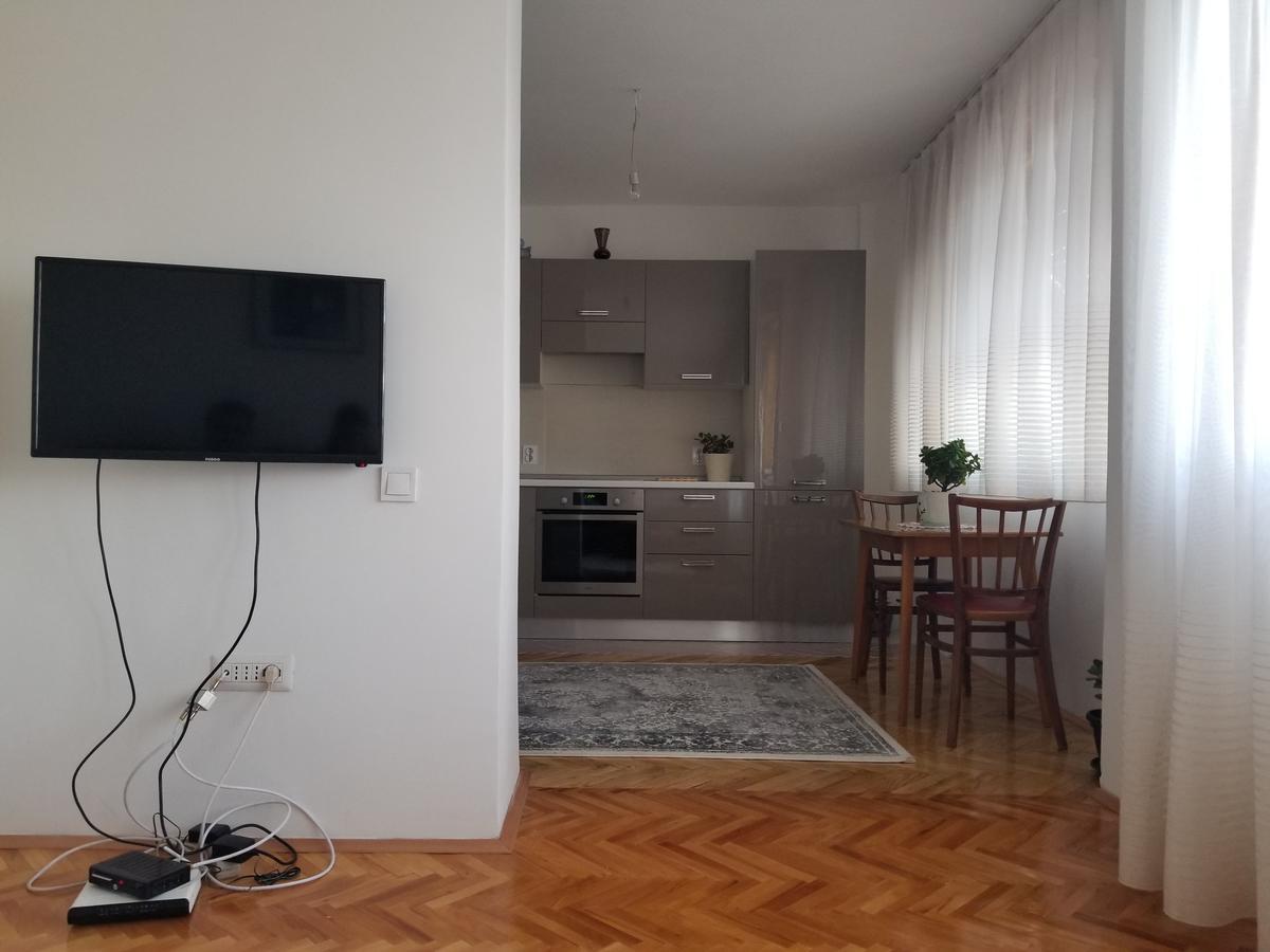 Super Central & Panoramic - Leo'S Apartment Prishtine Bagian luar foto