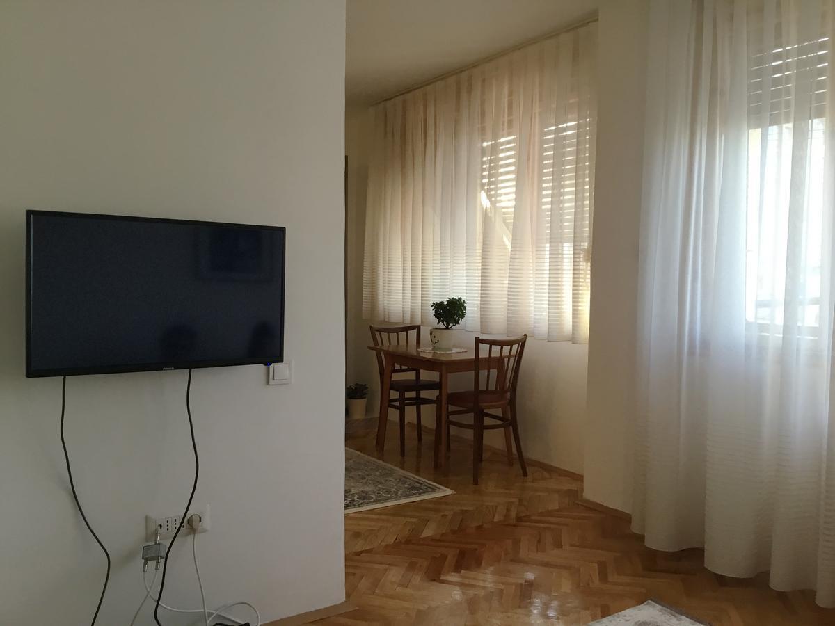 Super Central & Panoramic - Leo'S Apartment Prishtine Bagian luar foto