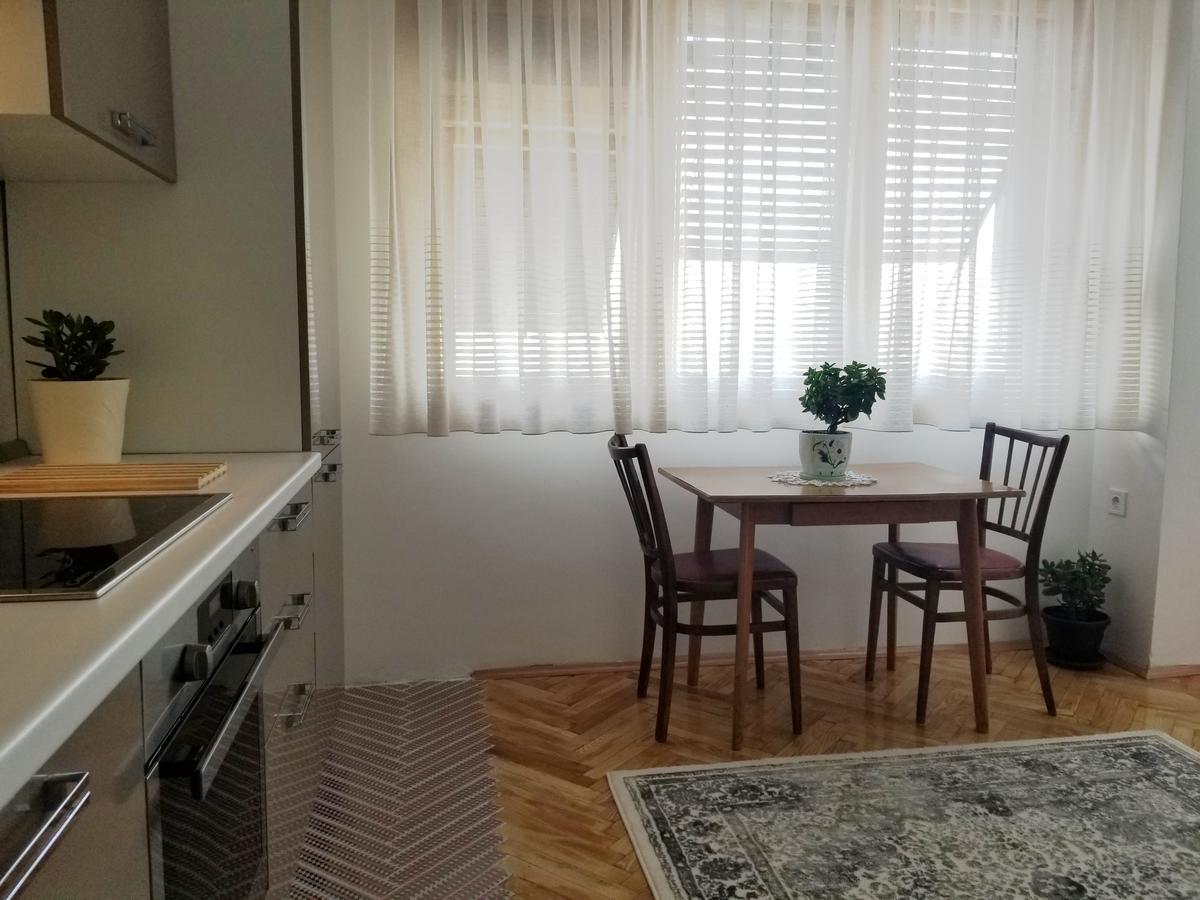 Super Central & Panoramic - Leo'S Apartment Prishtine Bagian luar foto